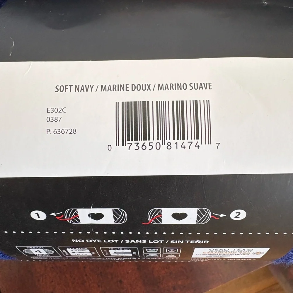 Red Heart Jumbo Yarn - soft navy 2 skeins - Picture 3 of 3